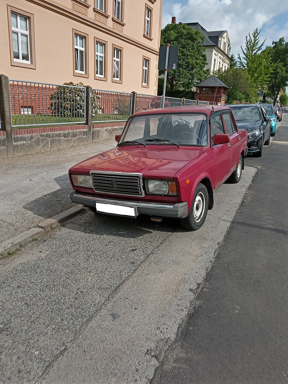 Real-world reference photo: Lada 2107 (VAZ-2107) front view